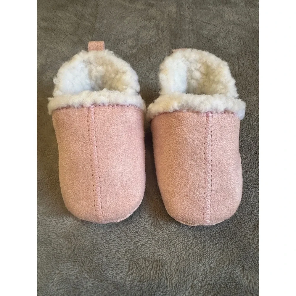 Baby girl‎ muk luk slippers, pink and white